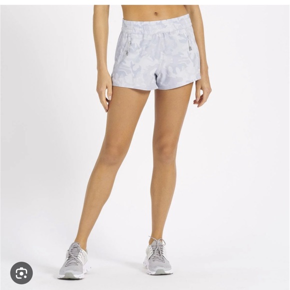 Women’s Vuori Dash Short Small Camo Grey - Picture 1 of 6